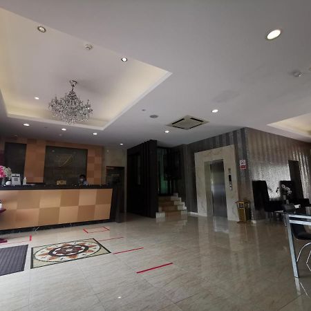 Hotel De Leon II Lahad Datu Exteriör bild