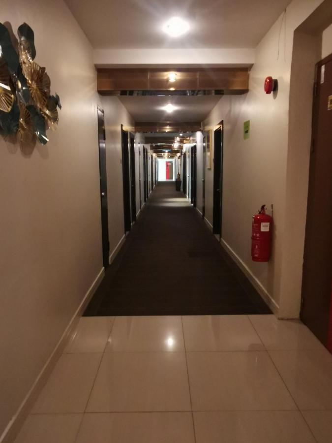 Hotel De Leon II Lahad Datu Exteriör bild