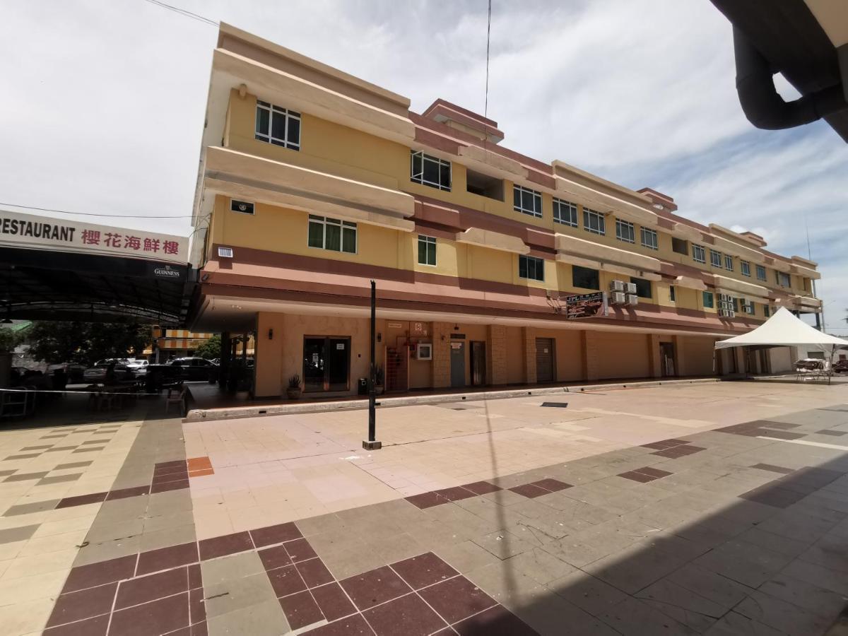 Hotel De Leon II Lahad Datu Exteriör bild